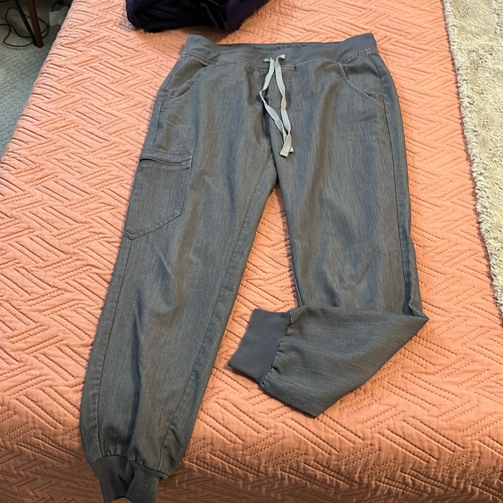 Small figs graphite pants